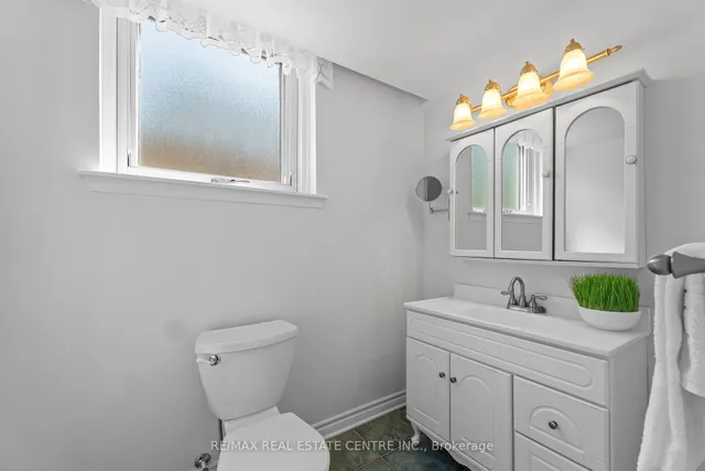 Additional image 35 of 40 Jerome Cres