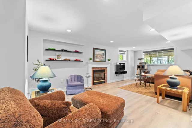 Additional image 31 of 36 Slipneedle St