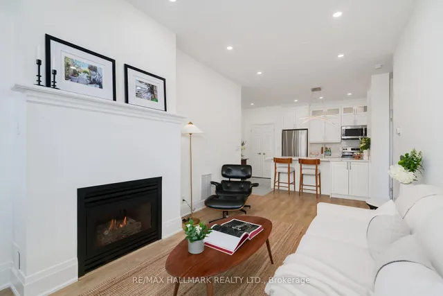 980 Yonge St Unit 706