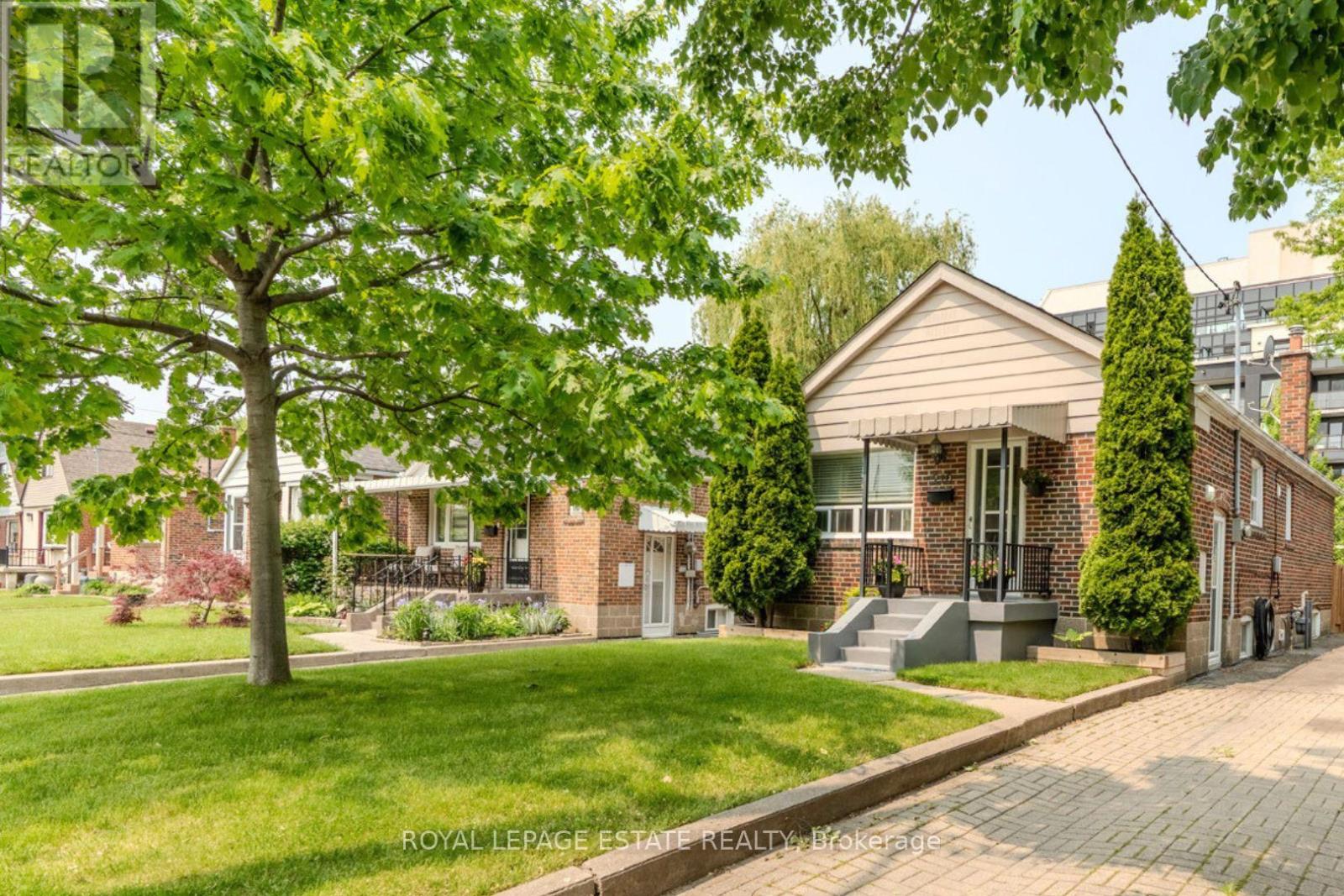 210 WESTVIEW BOULEVARD|Toronto (O'Connor-Parkview), Ontario M4B3J5