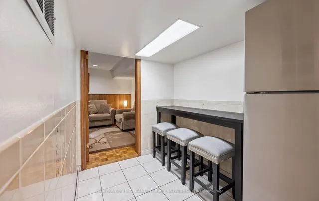 Additional image 36 of 33 Merton Rd