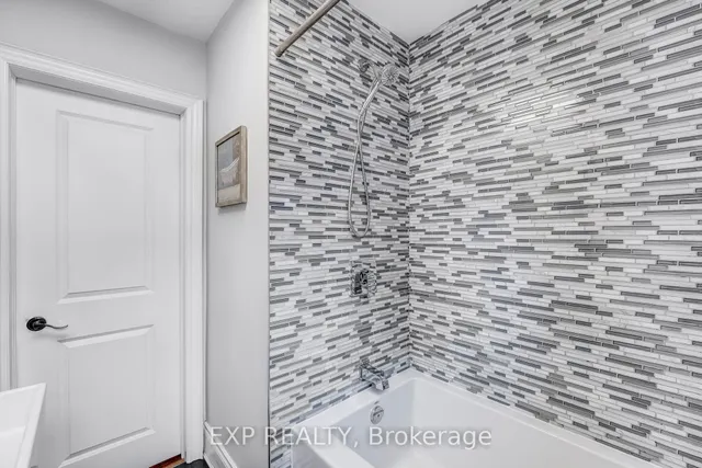 Additional image 20 of 16 Camilla Cres