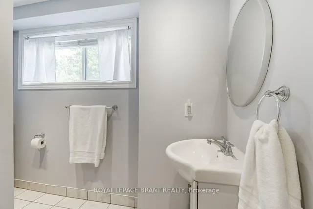 Additional image 28 of 726 Applewood Cres