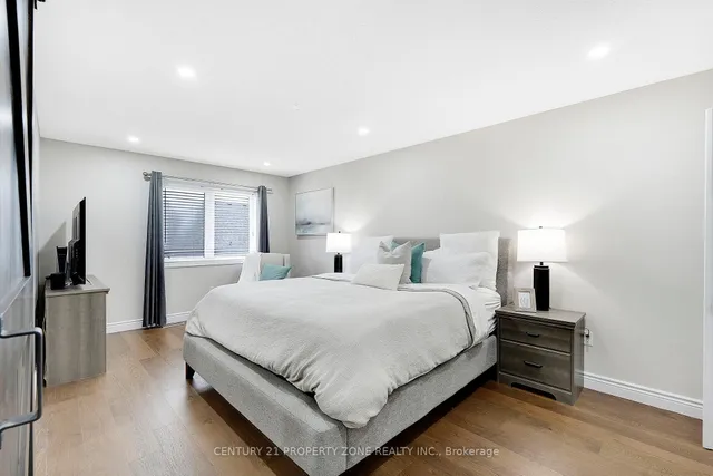 Additional image 22 of 23 Portrush Tr