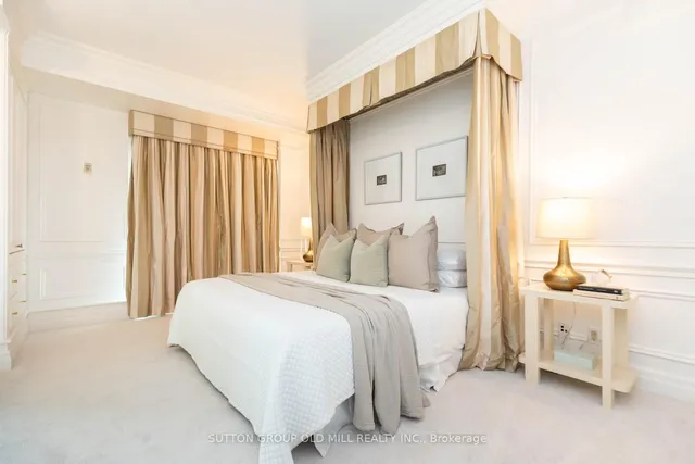 Additional image 18 of 38 Avenue Rd Unit 700