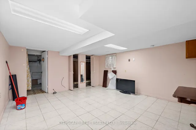 Additional image 38 of 92 Bellwoods Ave