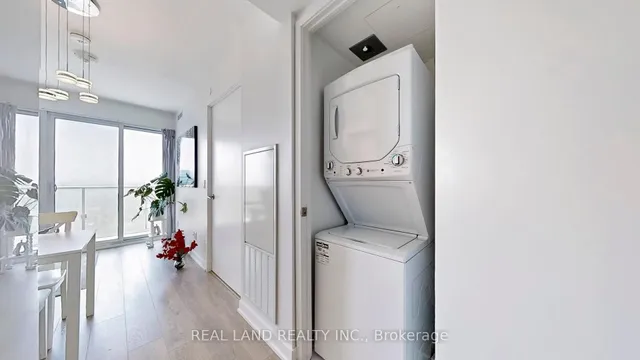Additional image 36 of 501 Yonge St Unit 4901
