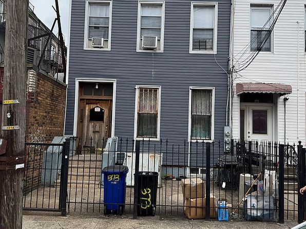 373 Bleecker St, Brooklyn, NY 11237
