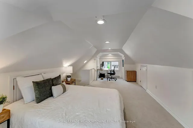 Additional image 19 of 201 Rothsay Ave