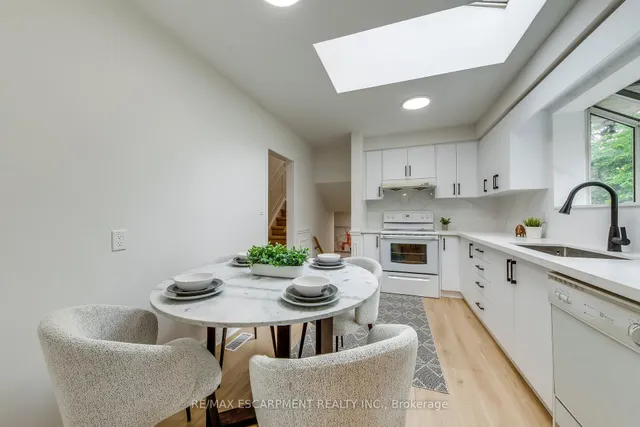 Additional image 15 of 564 Dynes Rd