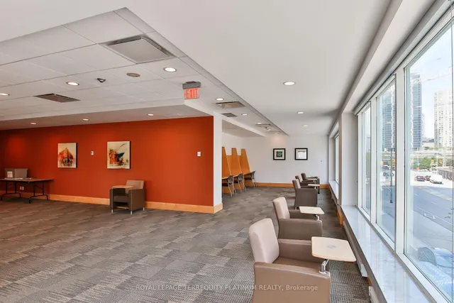 Additional image 35 of 10 Yonge St Unit PH6