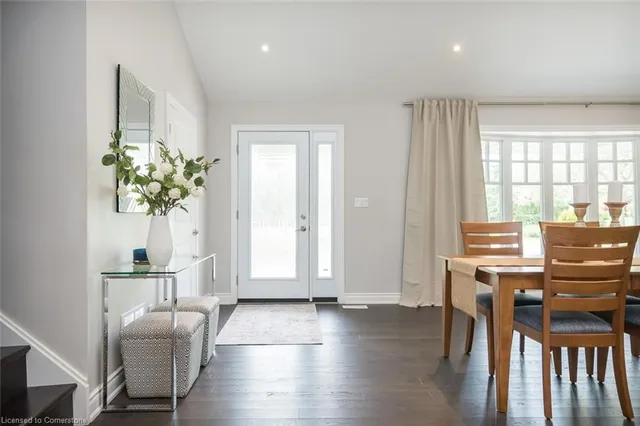 Additional image 6 of 6 Kew Crt