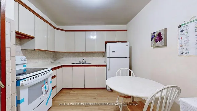 Additional image 10 of 3460 Keele St Unit 921