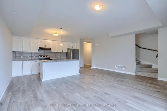 Additional image 13 of 261 Woodbine Ave Unit 28