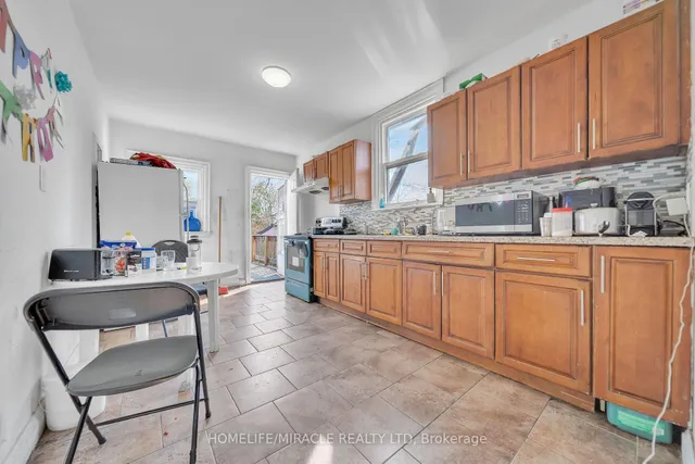 Additional image 20 of 77 Fennell Ave