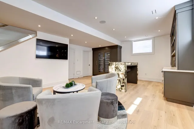 Additional image 38 of 2134 New St Unit 4