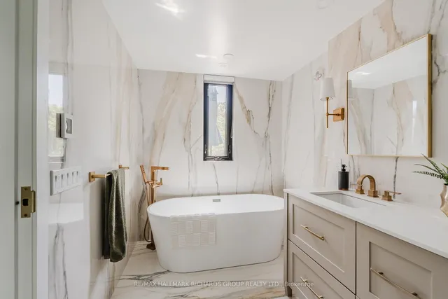 Additional image 20 of 1331 Queen St Unit TH2