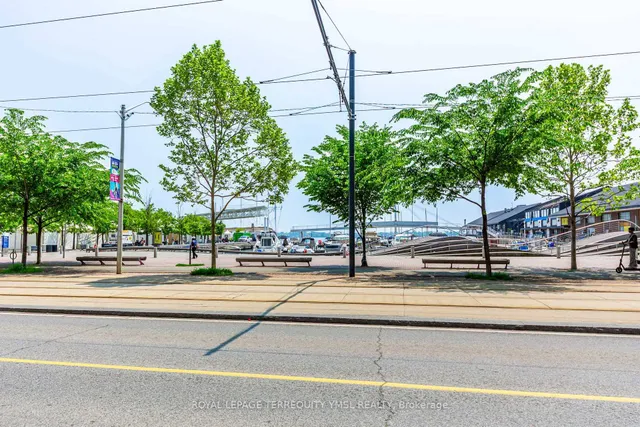 Additional image 21 of 250 Queens Quay Unit 1401