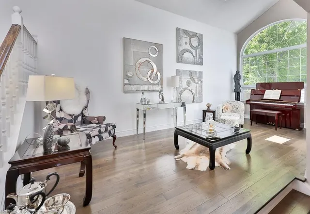 Additional image 3 of 35 Bowshelm Crt