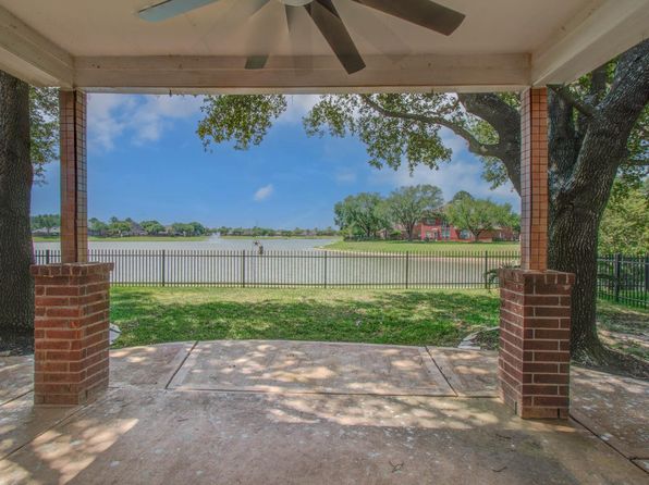 17515 S Summit Canyon Dr, Houston, TX 77095