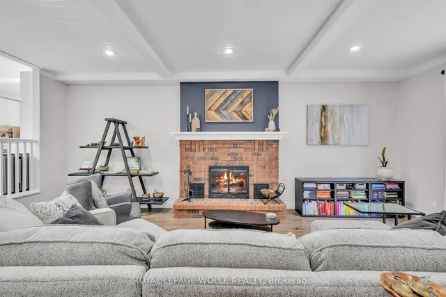 Additional image 23 of 34 Daimler Dr