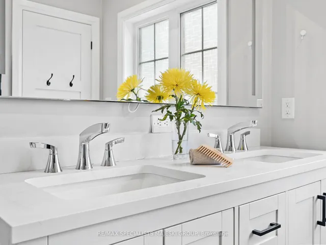 Additional image 22 of 211 Alderbrae Ave