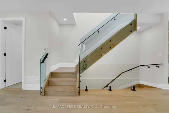 Additional image 19 of 207 Winnett Ave