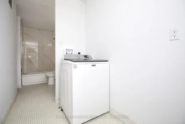 Additional image 14 of 1071 Woodbine Ave Unit 207