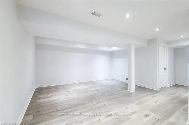 Additional image 38 of 33 Marina Point Cres