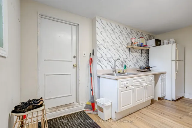 Additional image 23 of 800 Roxborough Ave