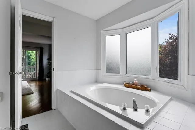 Additional image 32 of 90 Waterford Cres