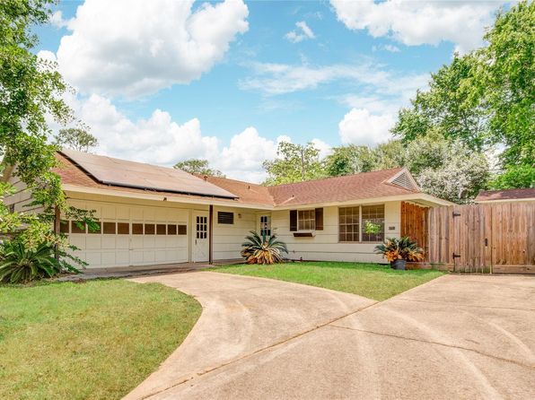 4753 Redstart St, Houston, TX 77035