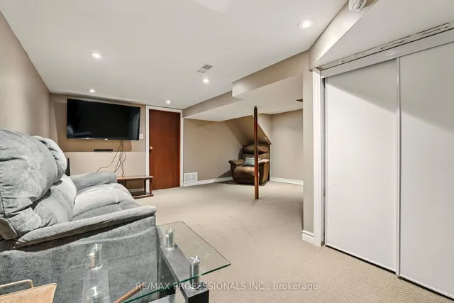 Additional image 42 of 261 Wexford Ave