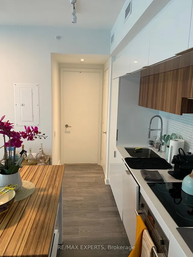 Additional image 7 of 185 Roehampton Ave Unit 501