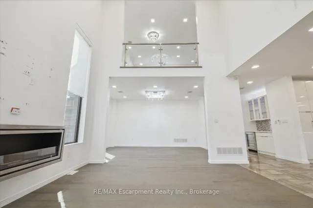 Additional image 12 of 39 Sunrow Gate