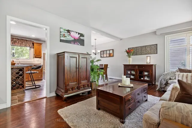 Additional image 5 of 1330 Langdale Cres