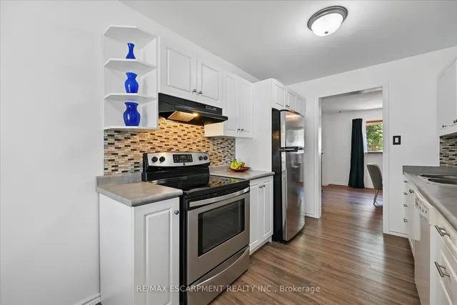 Additional image 10 of 1280 Consort Cres