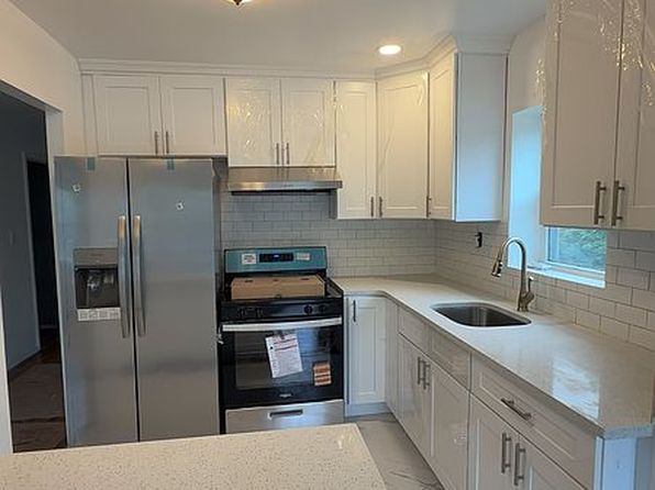 23208 88th Ave, Jamaica, NY 11427