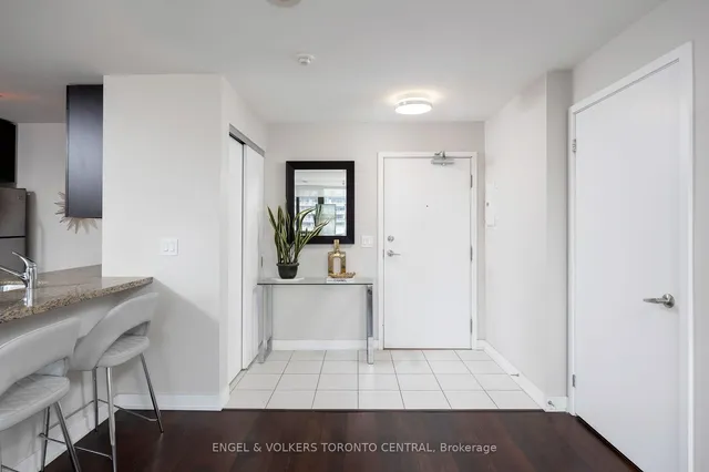 Additional image 26 of 400 Wellington St Unit 1001