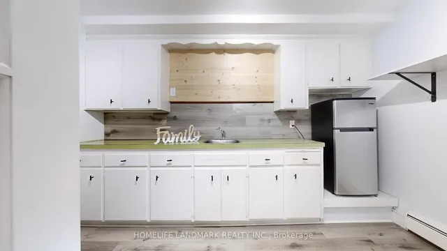 Additional image 37 of 12 Carousel Crt