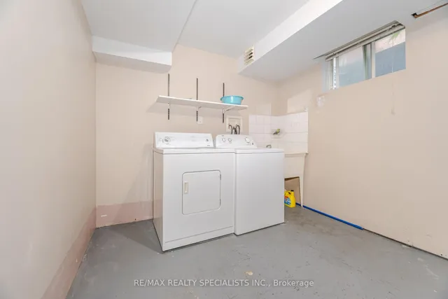 Additional image 47 of 39 Wildercroft Ave