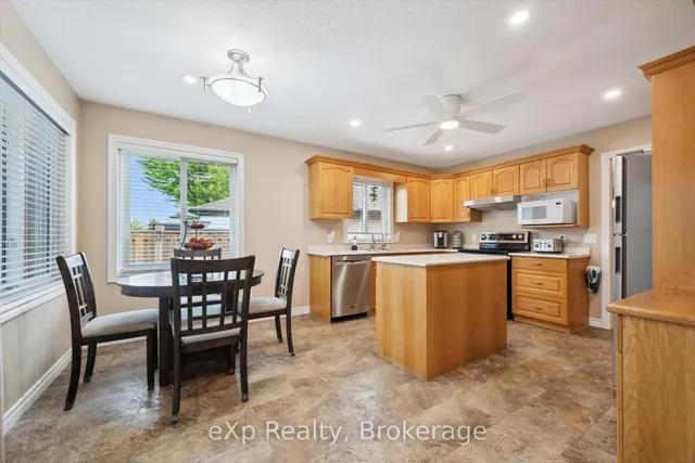 Additional image 9 of 916 Keewatin Pl