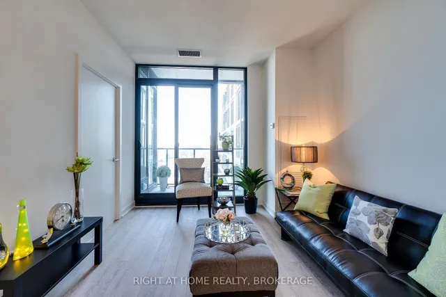 Additional image 6 of 250 Lawrence Ave Unit 724