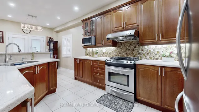 Additional image 11 of 59 Pogonia St