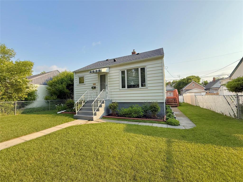 1182 Magnus Avenue|Winnipeg, Manitoba R2X0N6