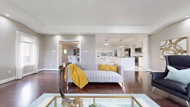 Additional image 14 of 12 Carousel Crt