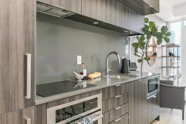 Additional image 8 of 80 Vanauley St Unit PH16