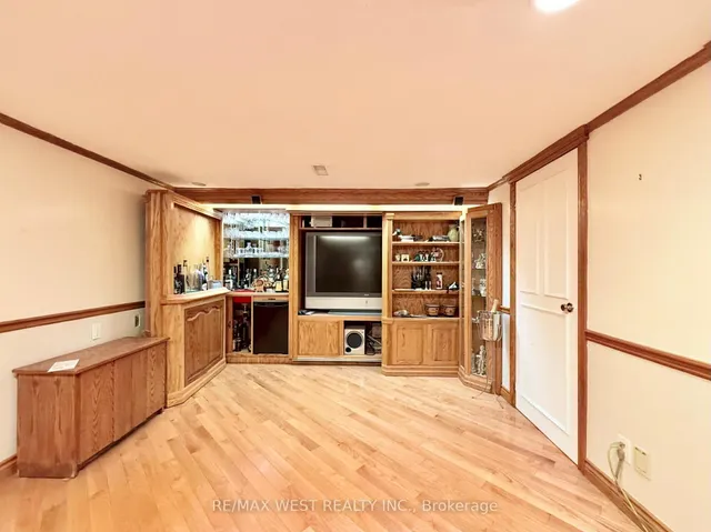 Additional image 18 of 66 Garnet Ave