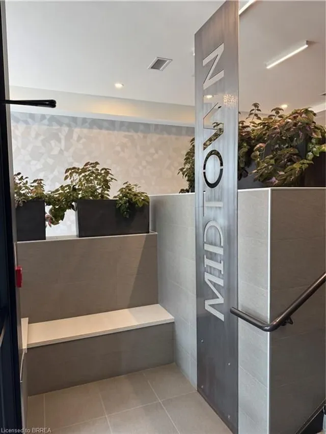 Additional image 22 of 690 King St Unit 406