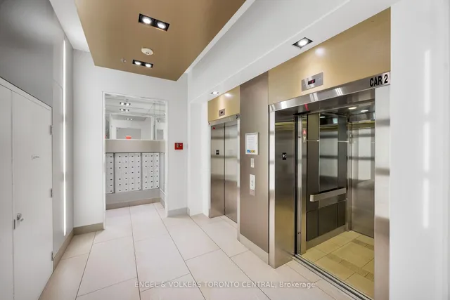 Additional image 32 of 400 Wellington St Unit 1001